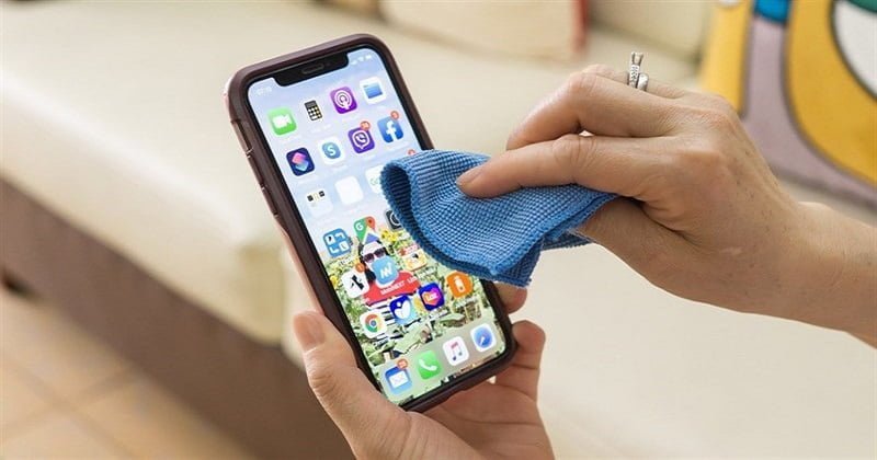 Mẹo hay làm mờ vết xước trên điện thoại bạn đã biết Mẹo hay làm mờ vết xước trên điện thoại bạn đã biết